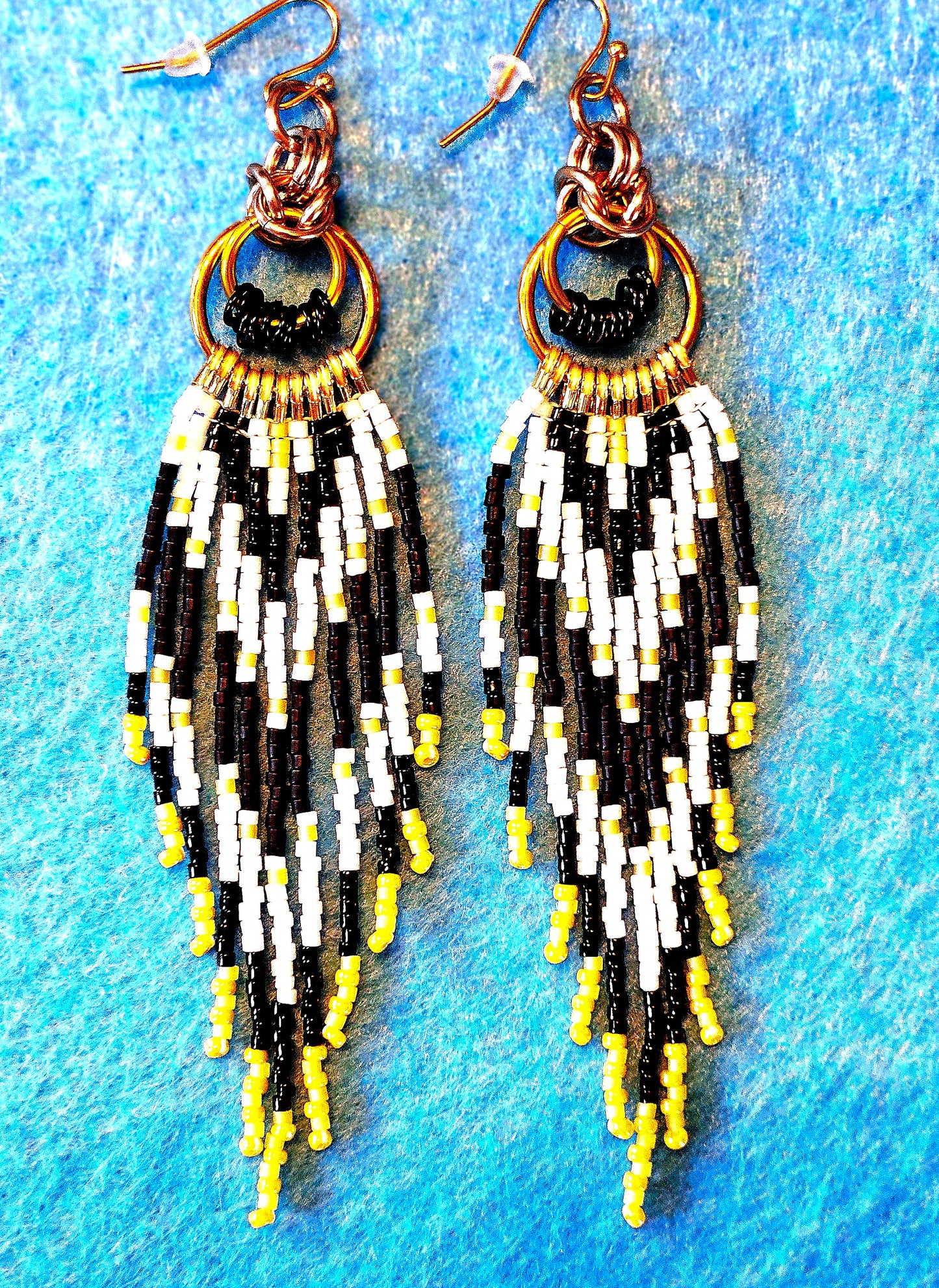 Byzantine Circle Chain Maille Earrings with glass beads in black, white, and yellow ✨️ 💛 🎶